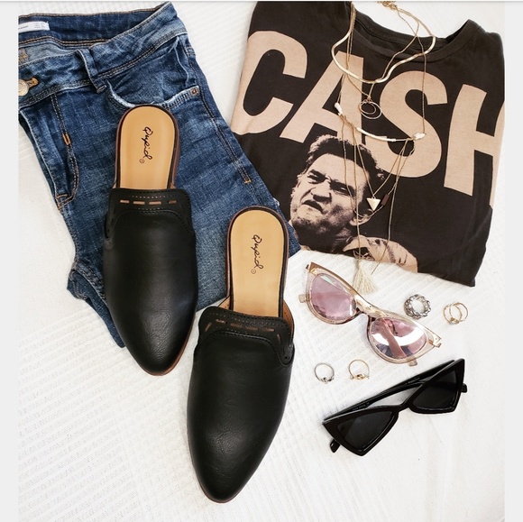 Shoes - 🆕️//The Cassidy// black mule flat